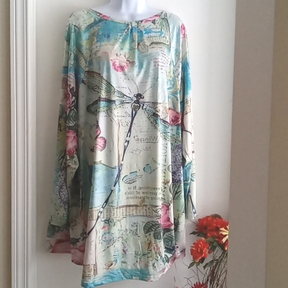 ⭐️ Host Pick ⭐️ Dragonfly Print  Plus Tunic Top - Picture 8 of 8